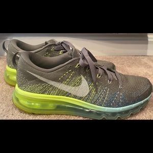 Excellent condition Women Nike Flyknit Max